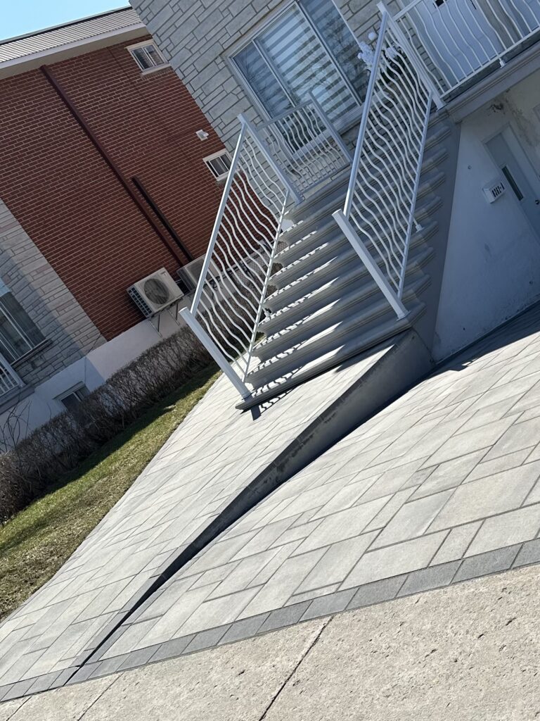 travaux pavé uni devanture de porte